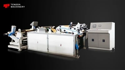 Machine de gaufrage et de refendage à arbre unique pour papier aluminium